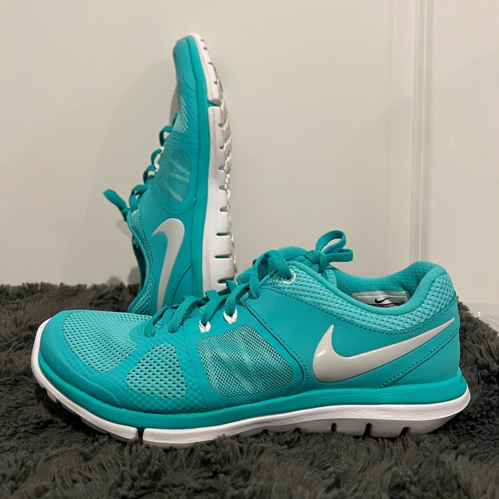 Like New Nike Women's Flex 2014 Run Running Shoes Hyper Turquoise/White Size 7.5